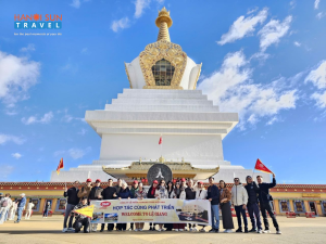 Đoàn tham quan Bạch Tháp