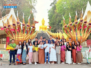 Viếng Wat Phra Yai