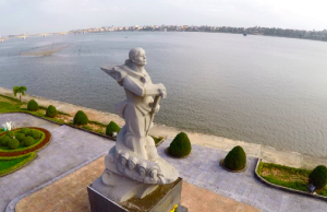 TƯỢNG ĐÀI MẸ SUỐT