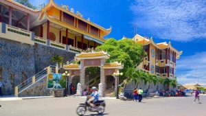 Tour TP. Hồ Chí Minh - Hồ Tràm: Đền Dinh Cô